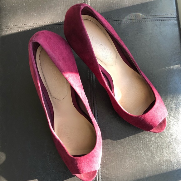 Aldo 4.5 inch suede heels in wine red color - Picture 3 of 7